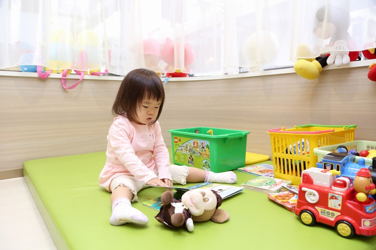 まずは歯科医院に慣れてもらうことから始めます