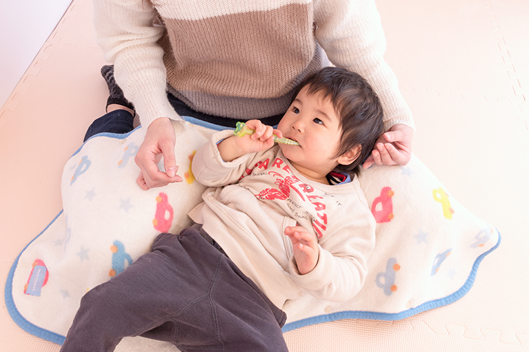 小学生のころまでは定期的に口の中を確認するようにしましょう